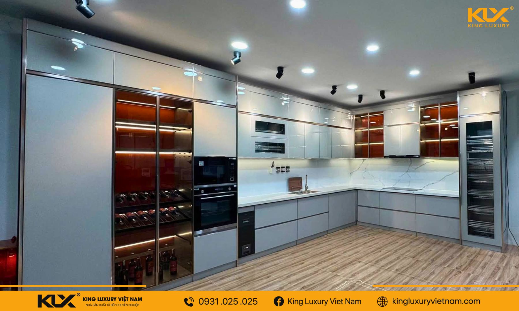 Thi Công Tủ Bếp Inox Cánh Kính Showroom Hồ Chí Minh